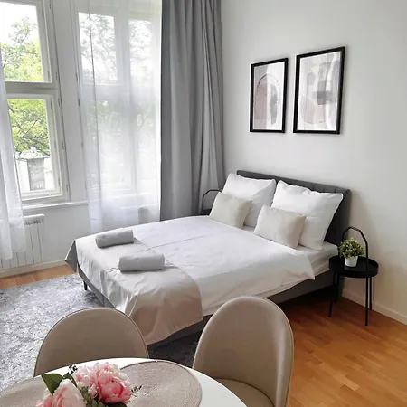 Stylish 2br With Stunning View Of National Muzeum Prag